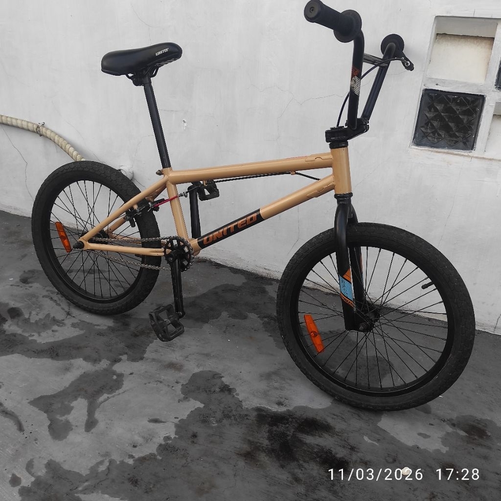sepeda BMX UNITED VALBORG size 20 inch