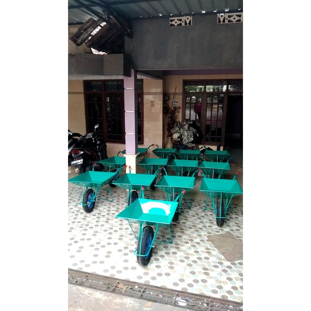 Angkong gerobak proyek