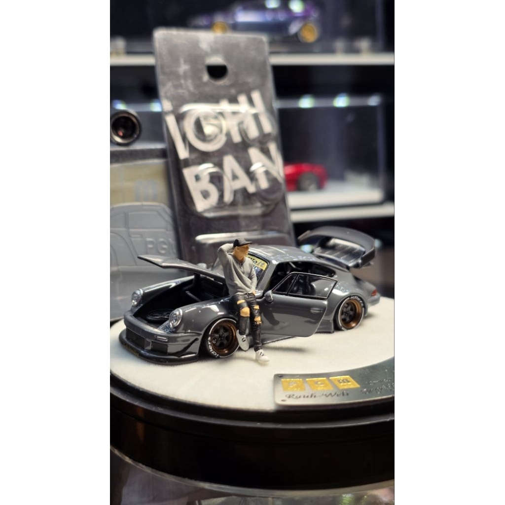 PGM Porsche 911 RWB 930 Cement Grey Luxury Version + Ichiban RWB velg + Figure