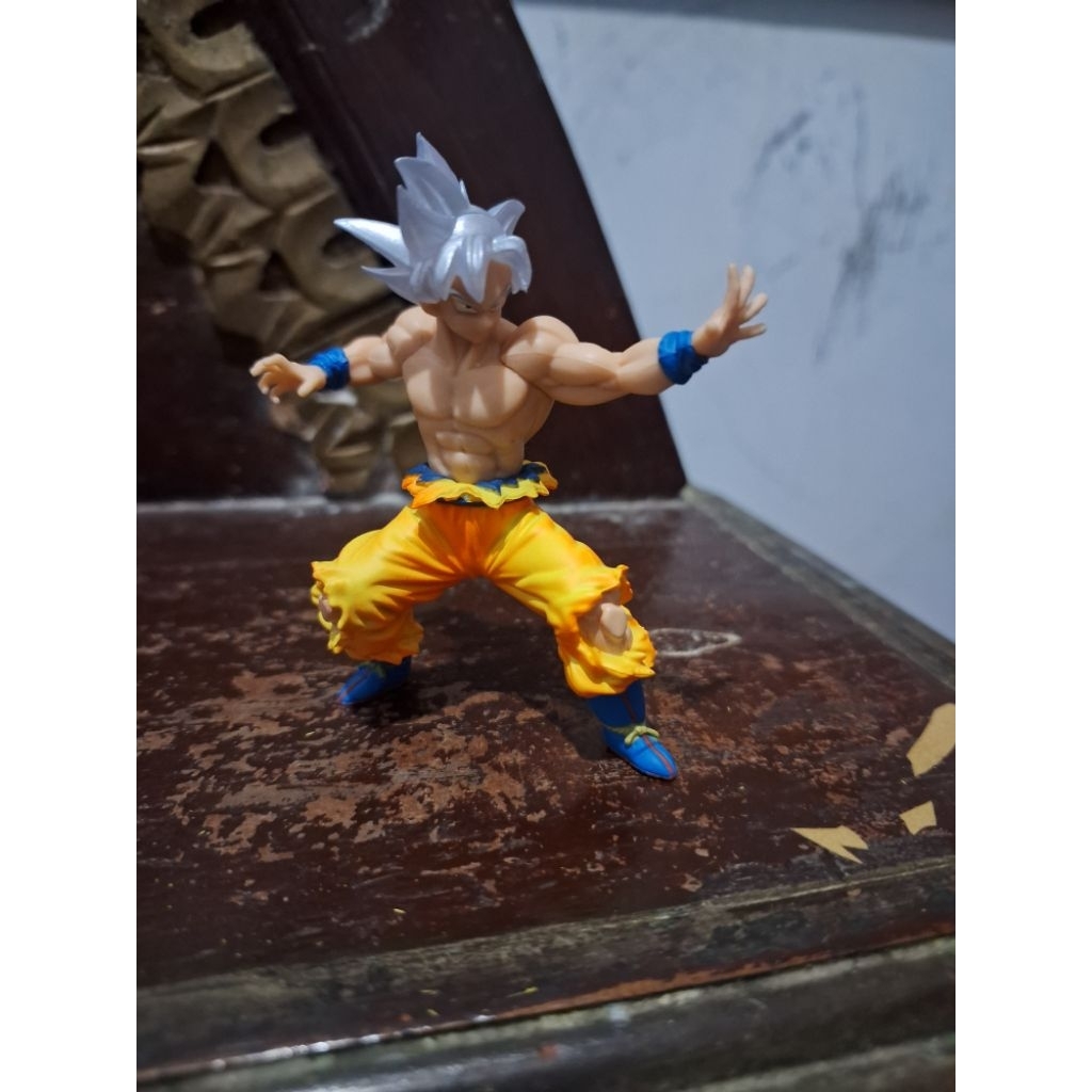 Figure Dragon Ball HG Son Goku UI Original Bandai