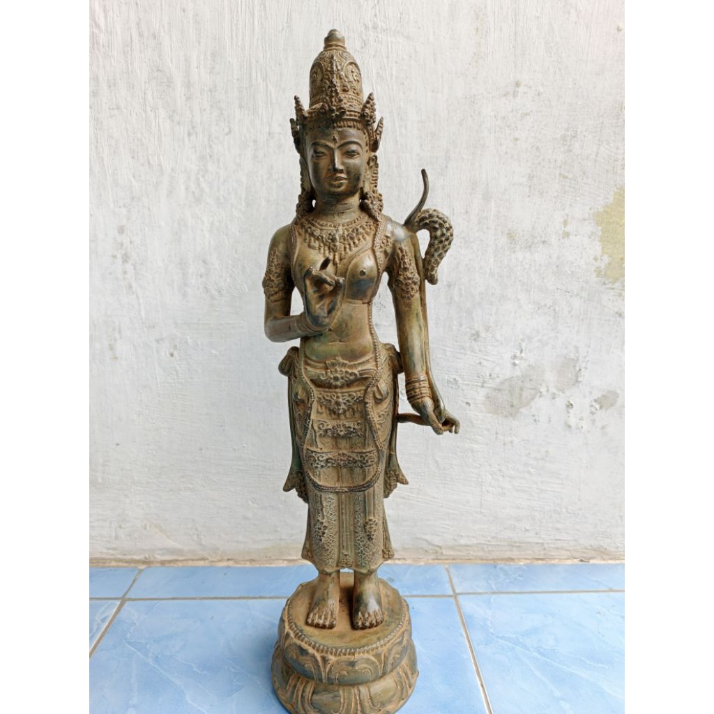 patung dewi sri