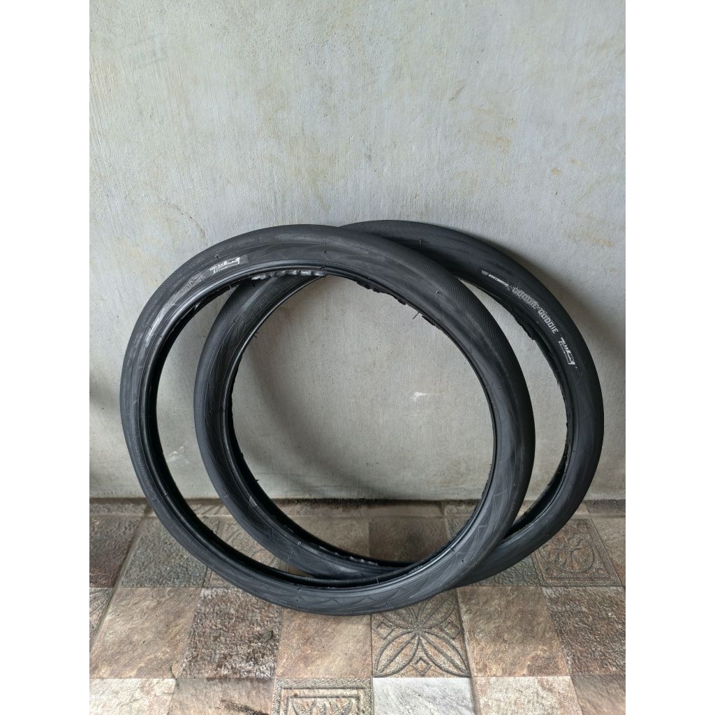 ban 16 349 vee tire goodie