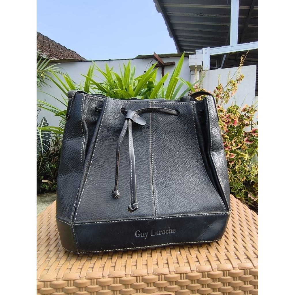 Prelove Sling Bag Guy Laroche