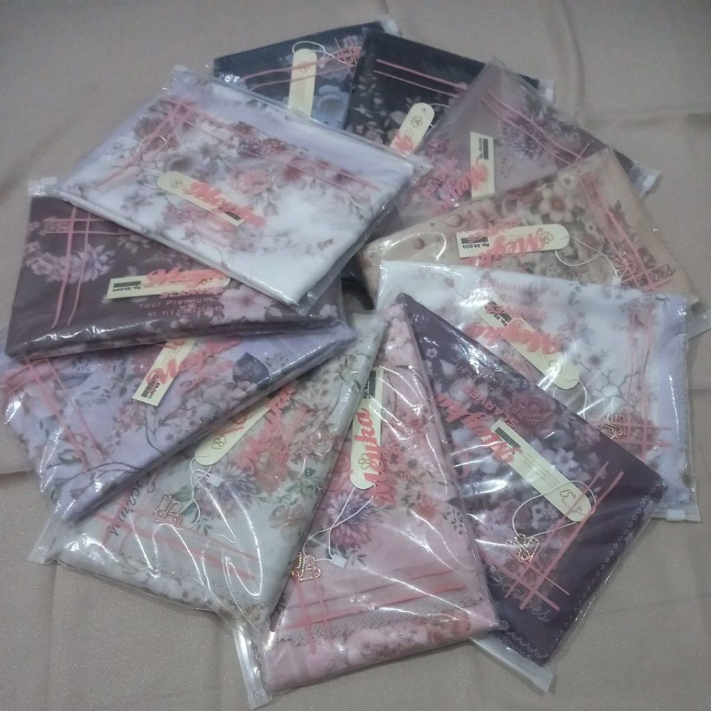 Bundling Hijab Motif dan Polos Packaging Pouch