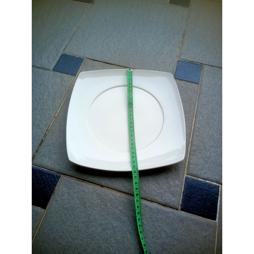 PIRING MAKAN KERAMIK TEBAL PUTIH POLOS.