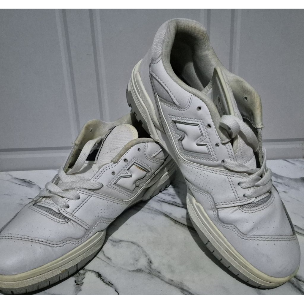 New Balance Putih Size 41 Original Sneakers Pria Second Full Box Murah