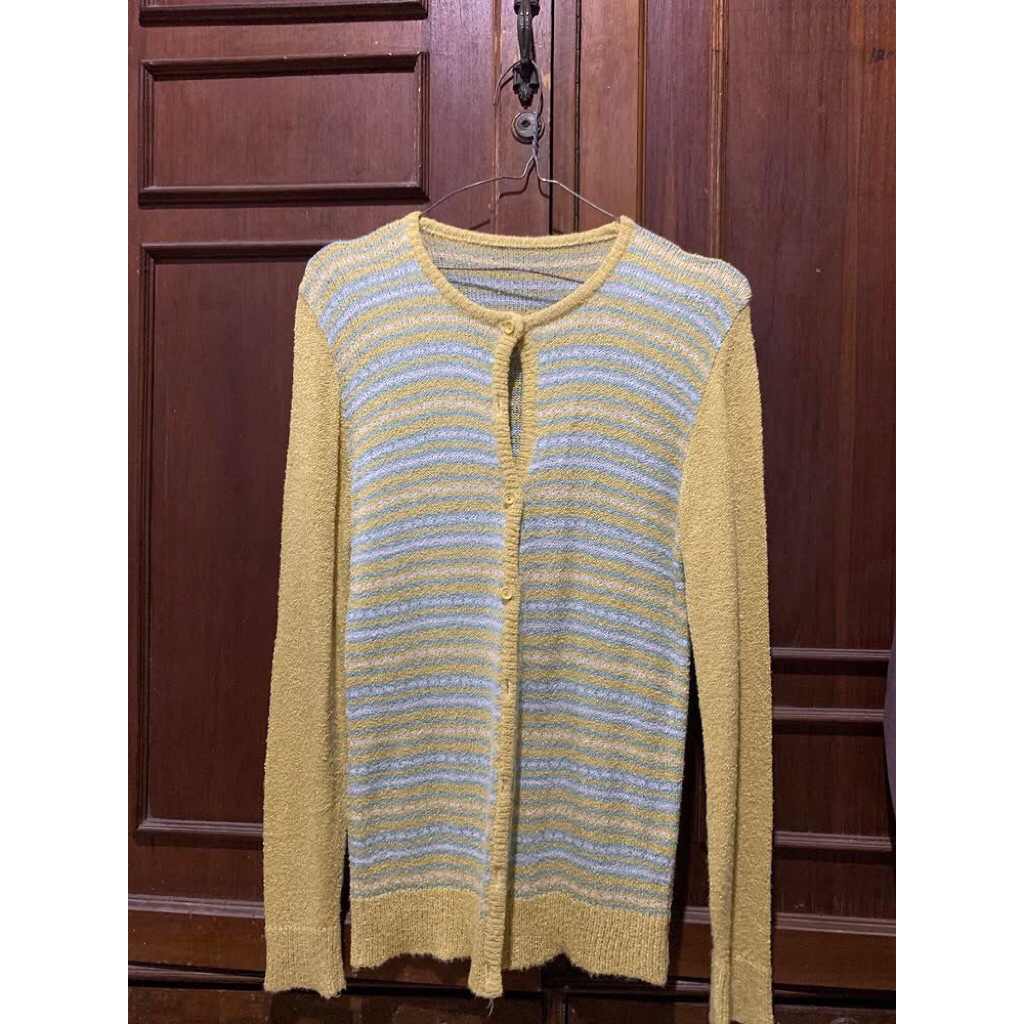 [preloved] cardigan soft yellow