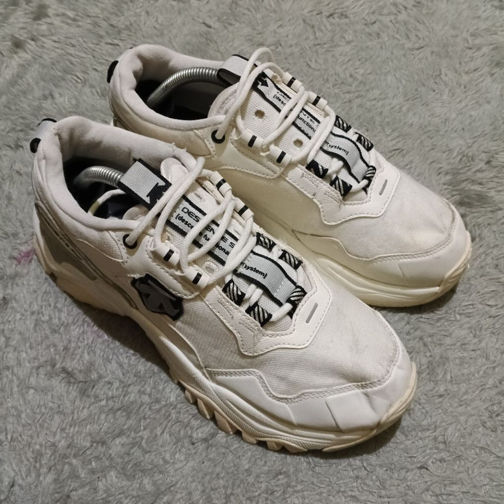 sepatu Second Ori DESCENTE size 40 insole 25.5 cm limited.