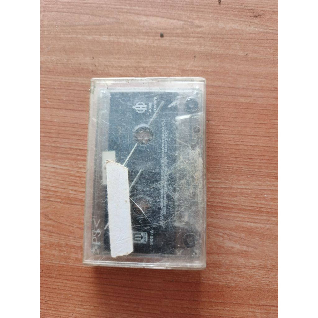 kaset tape pita jadul vina panduwinata tanpa cover