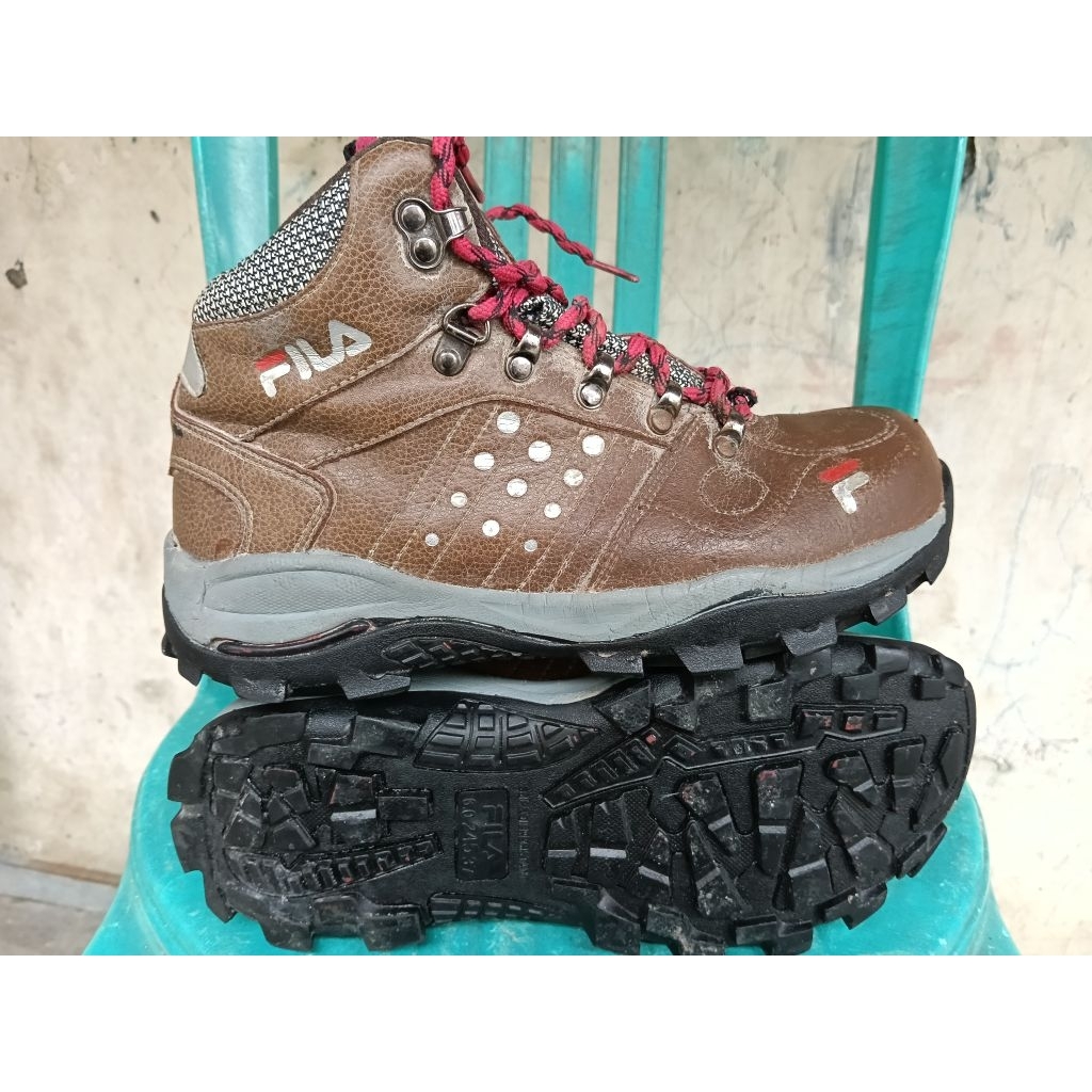 sepatu safety Fila 39