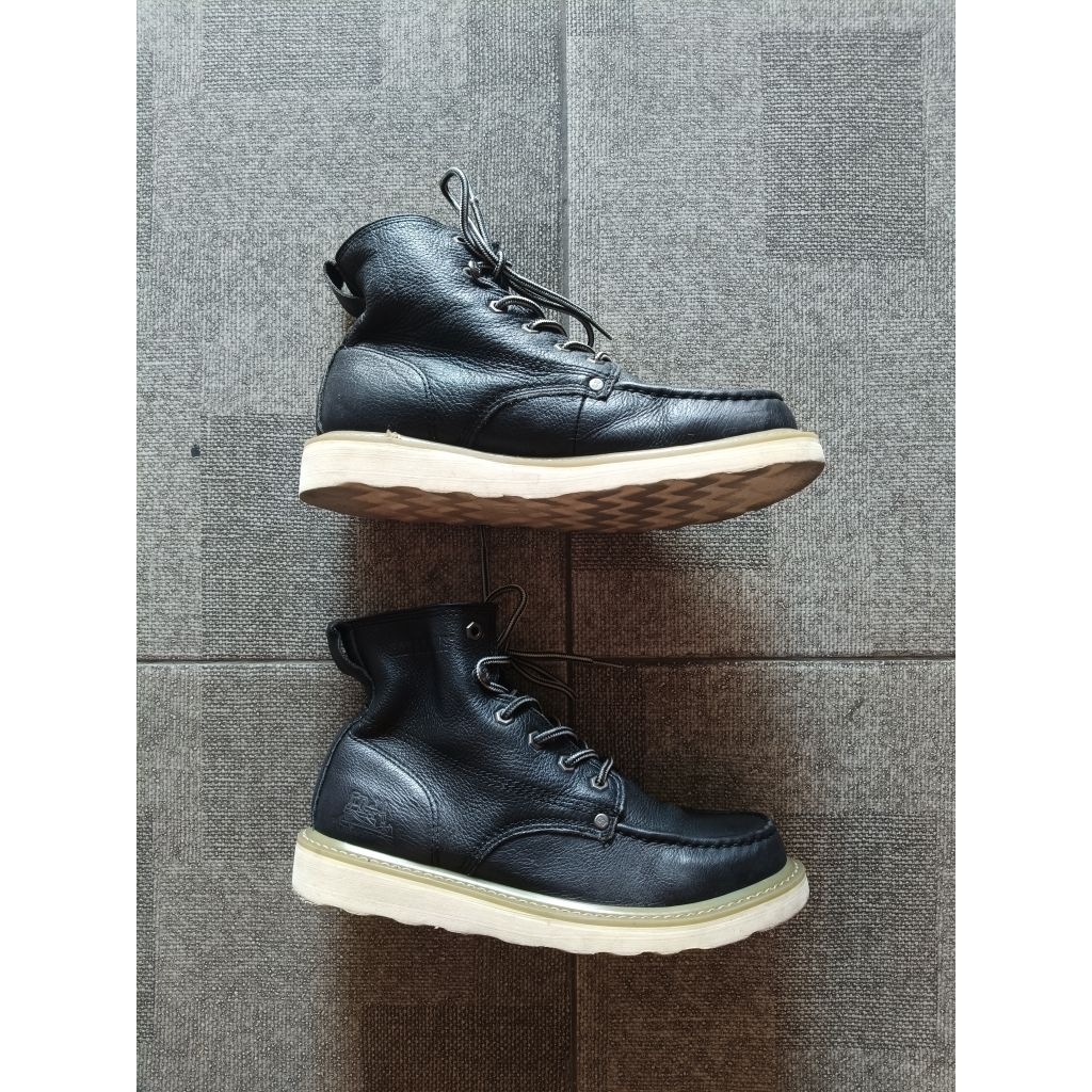 Sepatu Boot Moctoe CATERPILLAR Size 40