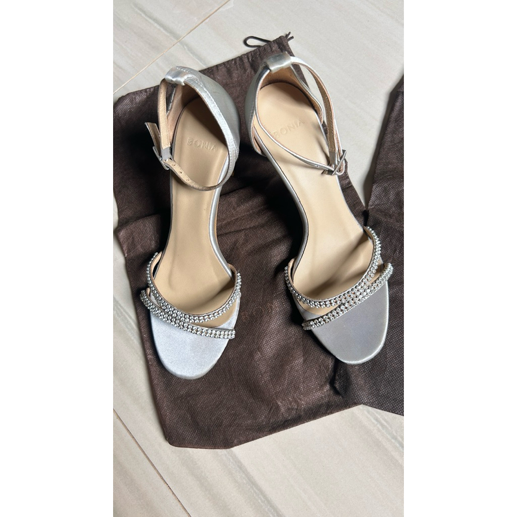 Preloved Bonia Heels Silver