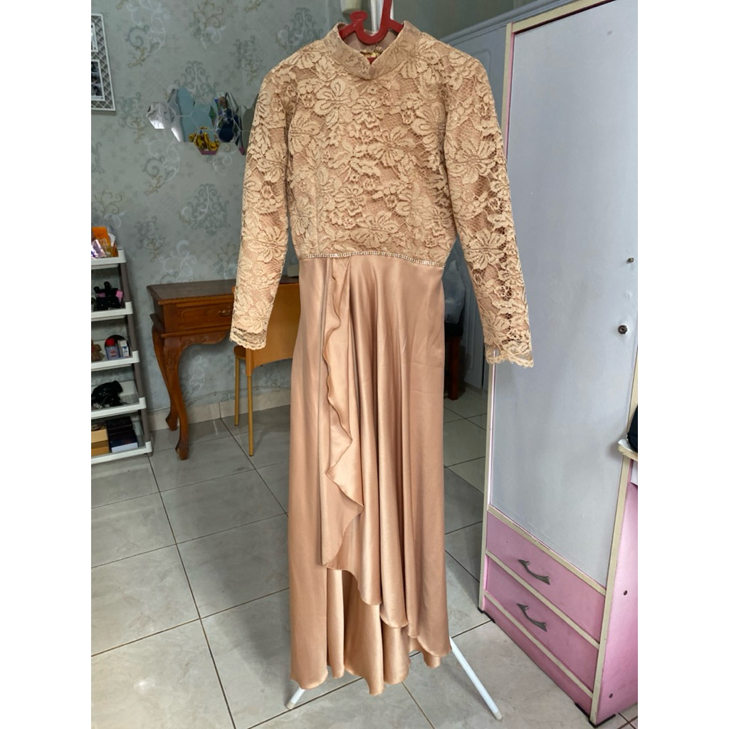 baju undangan wanita