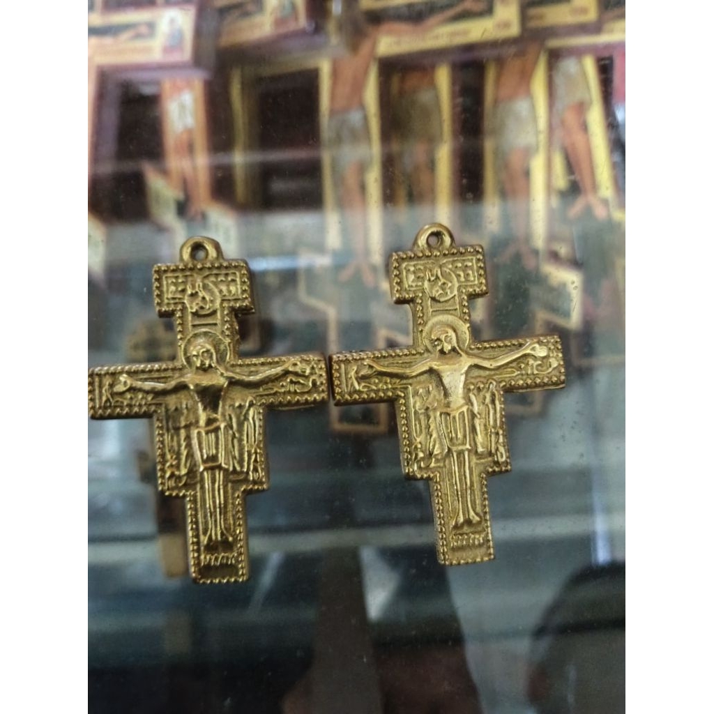 Kalung Salib Damianos - Kuningan Asli