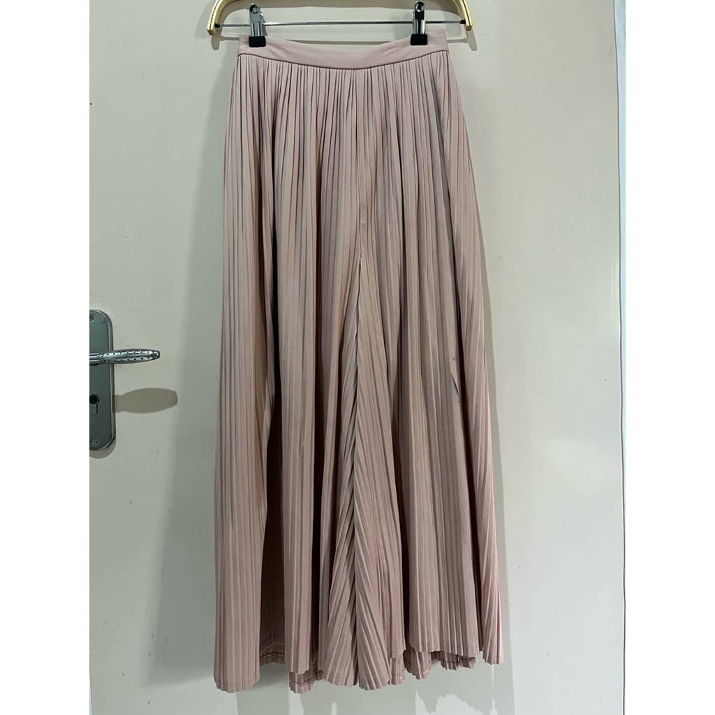 PRELOVED GU Celana Panjang Kulot Wanita Celana Plisket Pink