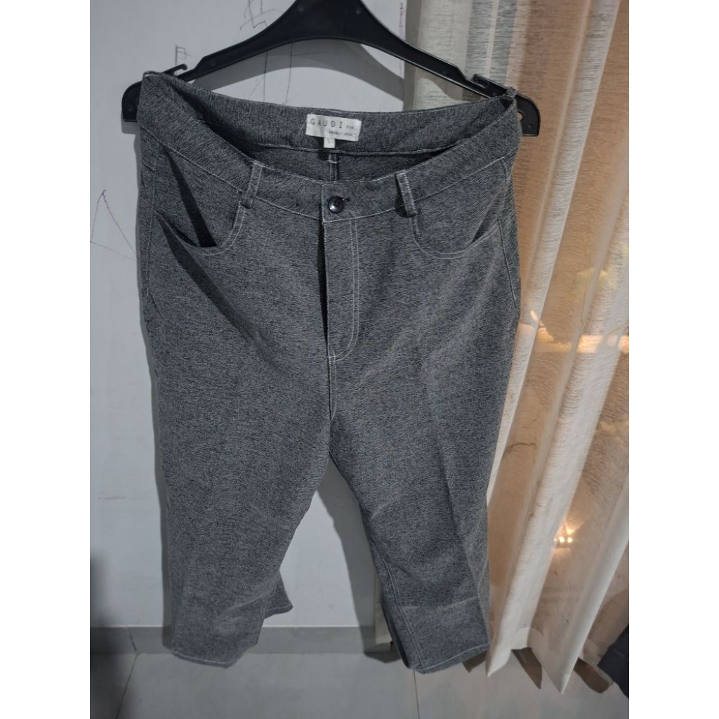 Celana Gaudi