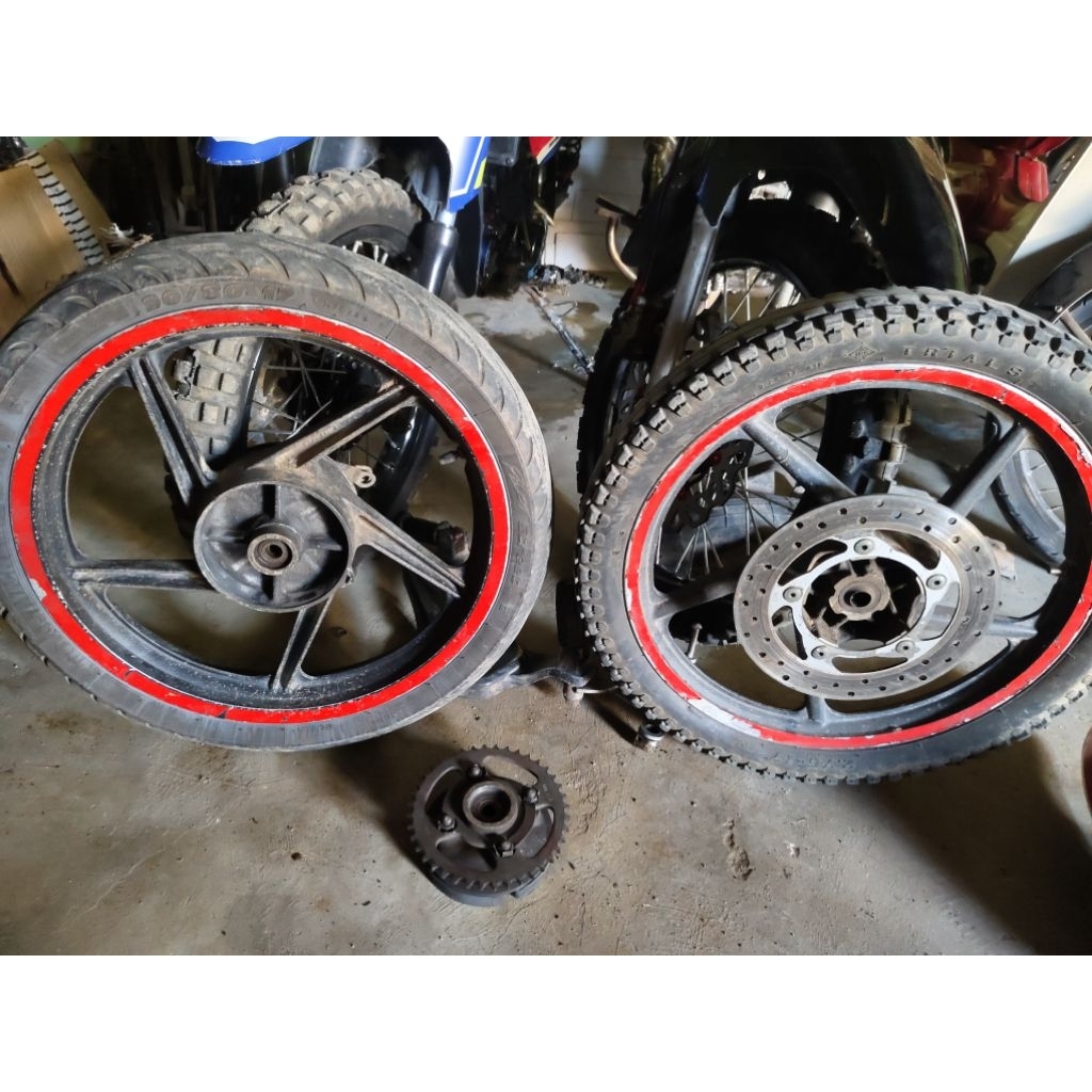 velg racing ring 17 set bajaj pulsar 135LS original copotan