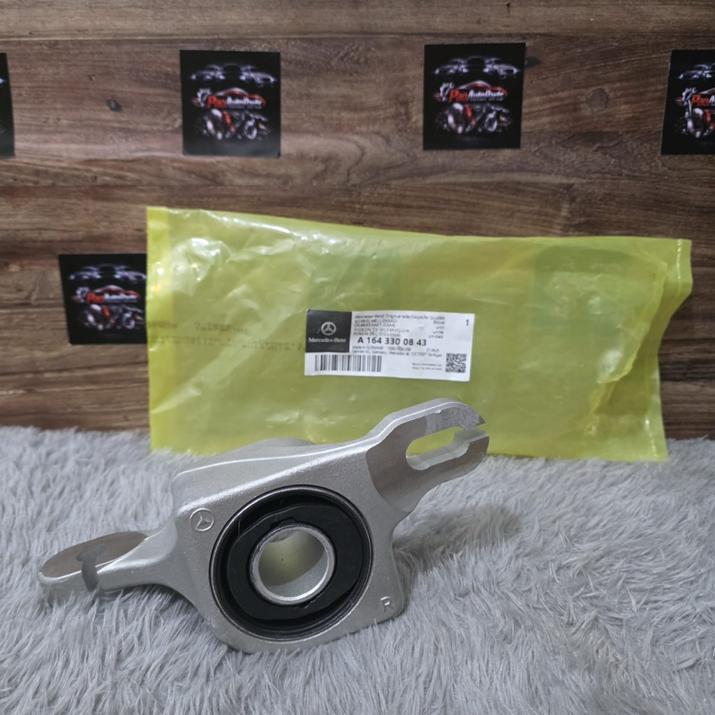 BUSHING ARM BAWAH MERCEDES-BENZ W251 A2513300743/0843 FOR R300 W251