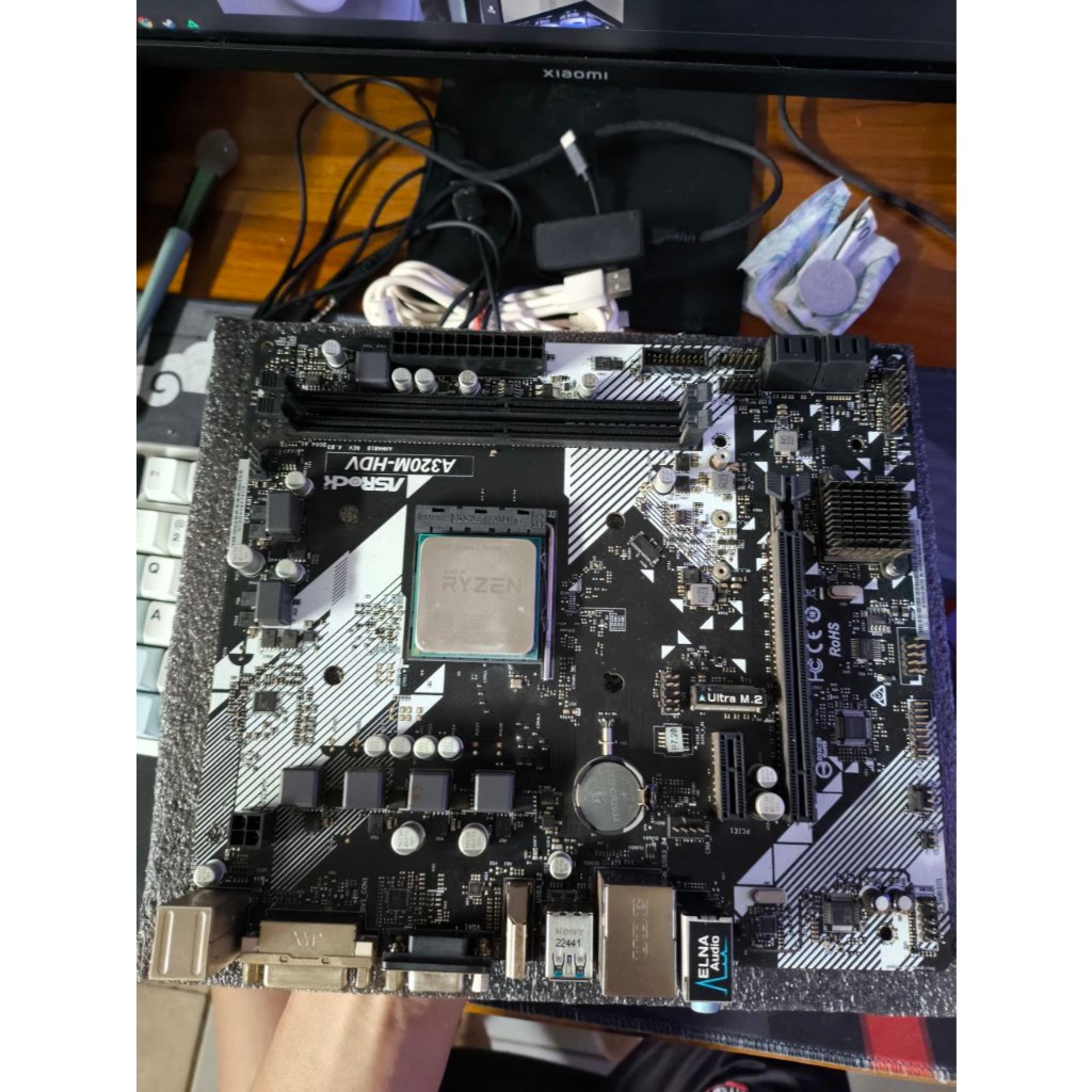 PAKETAN RYZEN 3 3200G + ASROCK A320M HDV