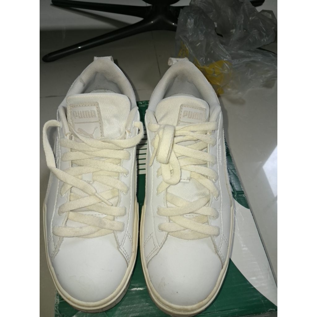 preloved second sepatu puma perempuan Mayze Thrifted Wnspuma white suede snekers ori foot locker in 