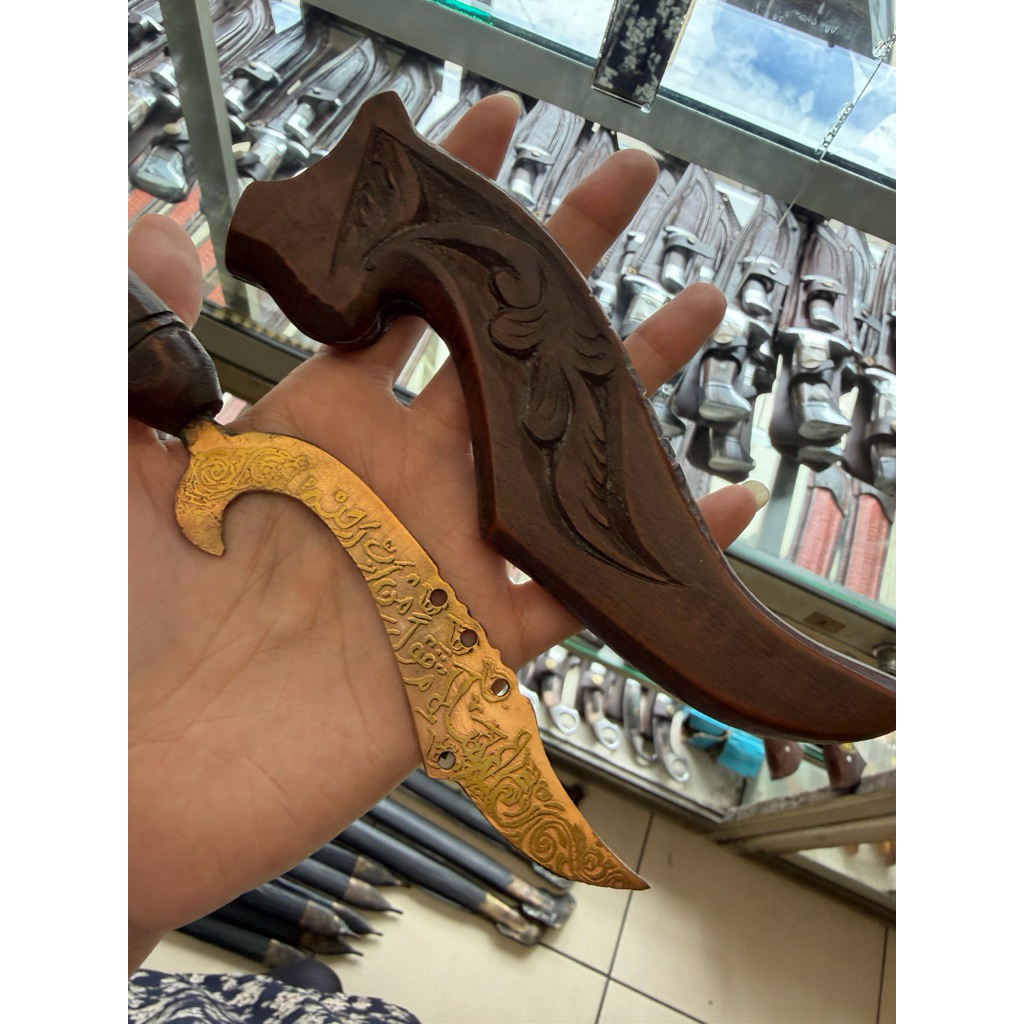 kujang kuningan kecil ukir bilah di lapad