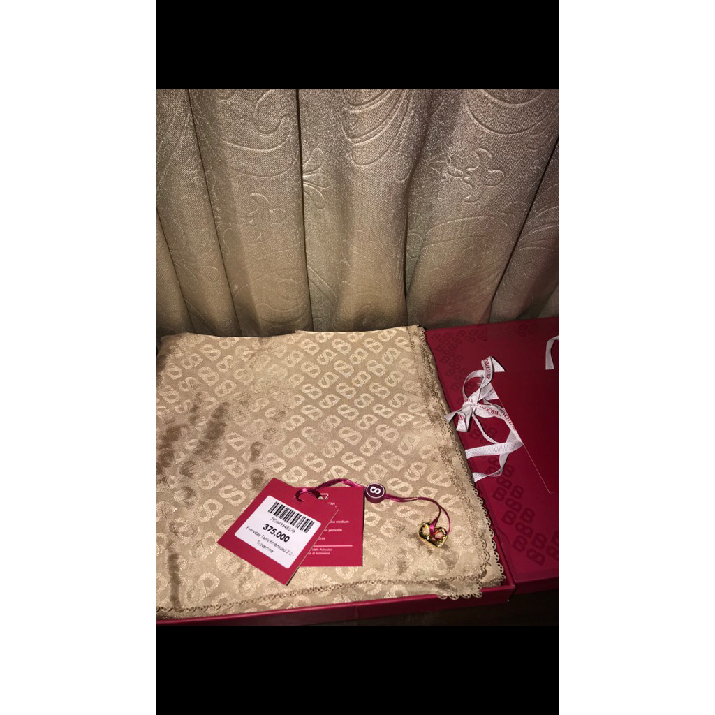 preloved buttonscarves tapis embos 2.0