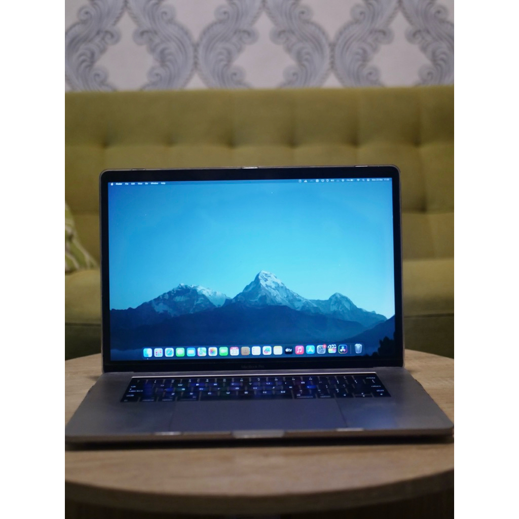 Macbook Pro 15 inch 2017 A1707 16/256