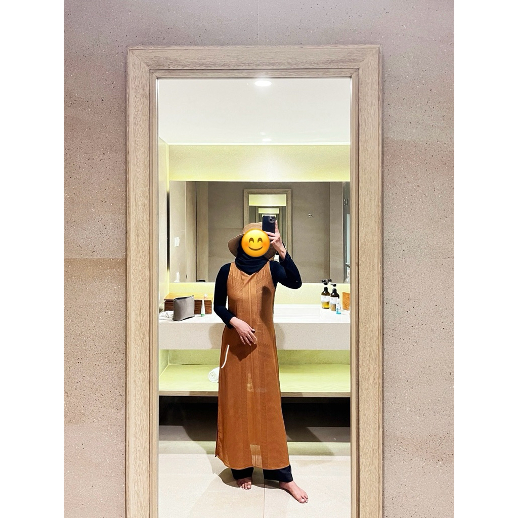 Uniqlo Mesh Sleevles Maxi Dress terawang pantai