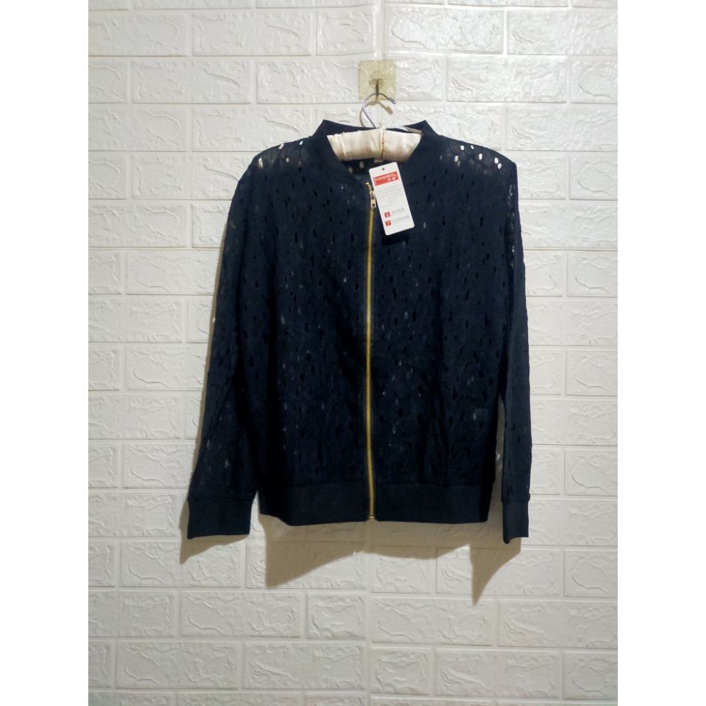 Atasan blouse outer brokat seleting hitam