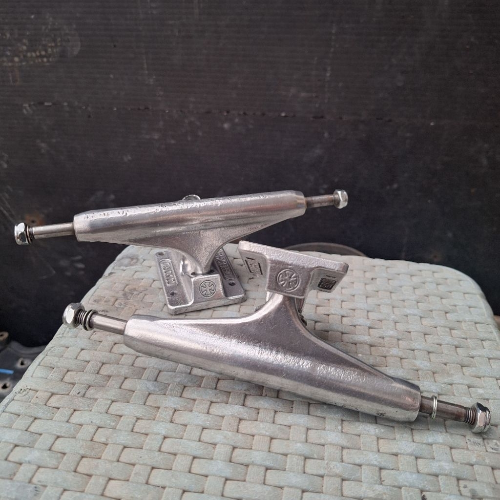 SKATEBOARD TRUCK INDEPENDENT SECOND