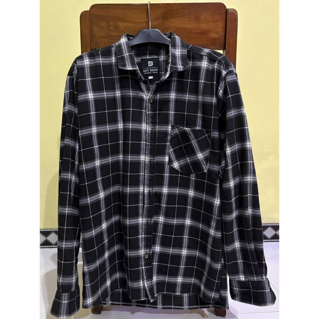 Kemeja Flanel Kotak Kotak HItam Putih - Hitam, XXL - Preloved