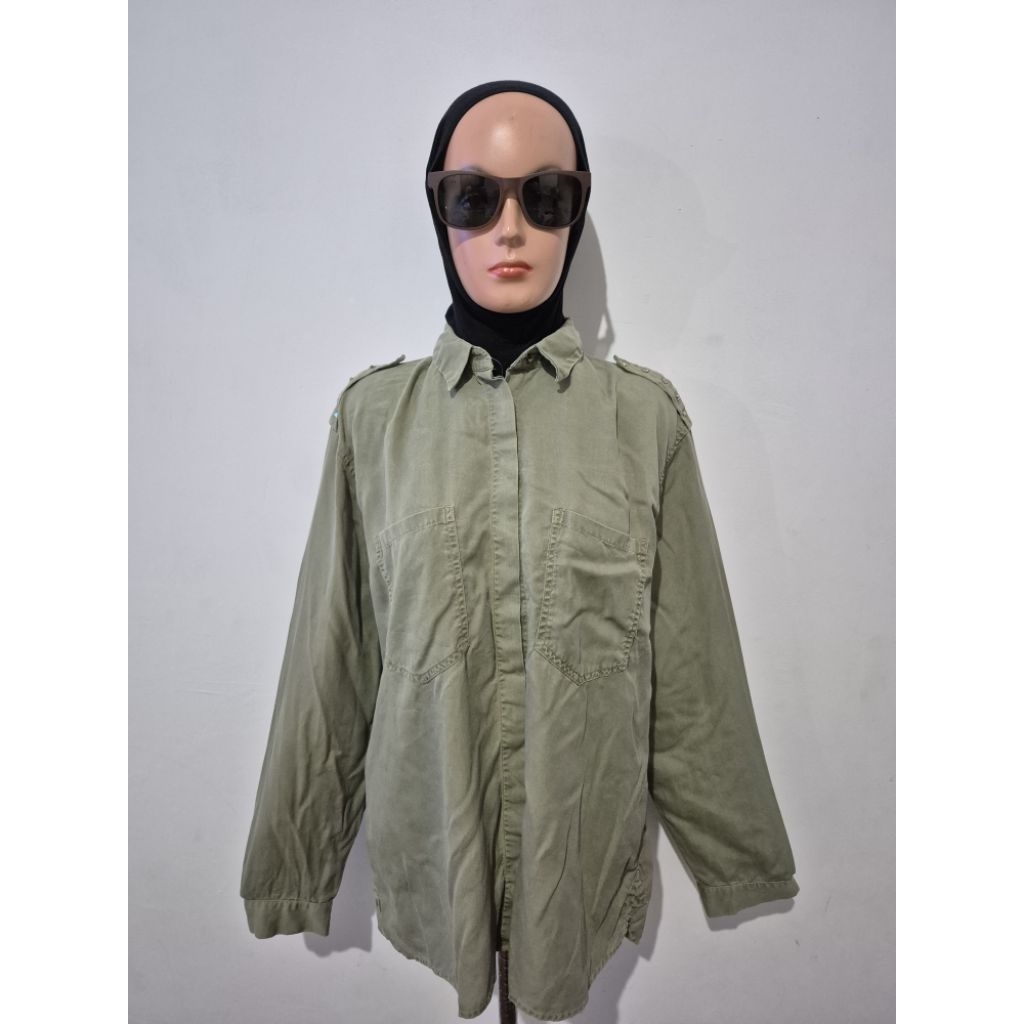 Kemeja army kancing unik (ZARA BASIC)