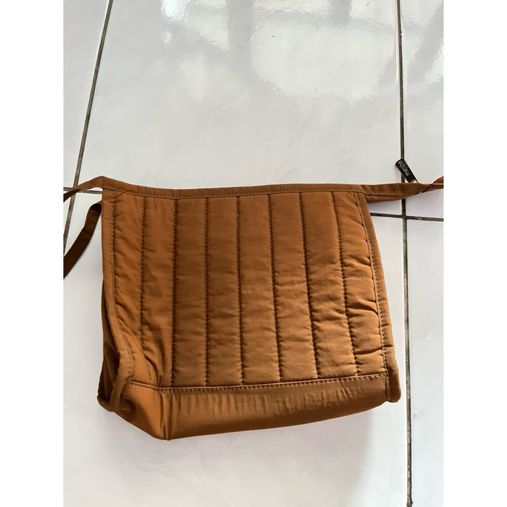 preloved pouch merche