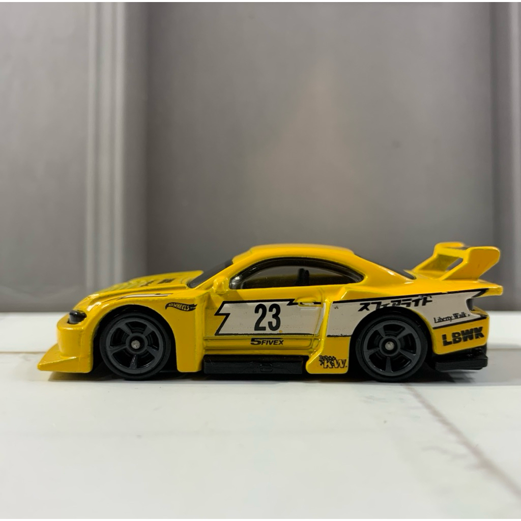 Hotwheels nissan silvia S15 lbwk kuning loose mulus