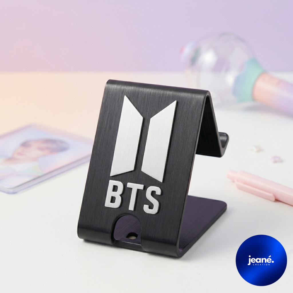 Stand HP BTS Logo Phone Holder | Dudukan HP 3D Print | Aksesoris Meja Kpop | Phone Stand Anti Slip |