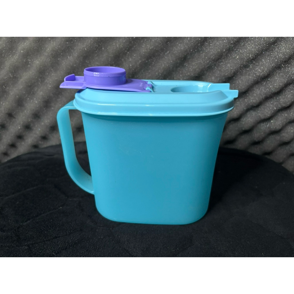 Blue fridge jug 1 liter tupperware