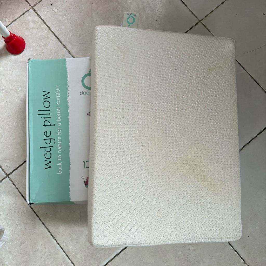 (PRELOVED) DOOGLEE Wedge Pillow Natural Latex Bantal Miring Bayi