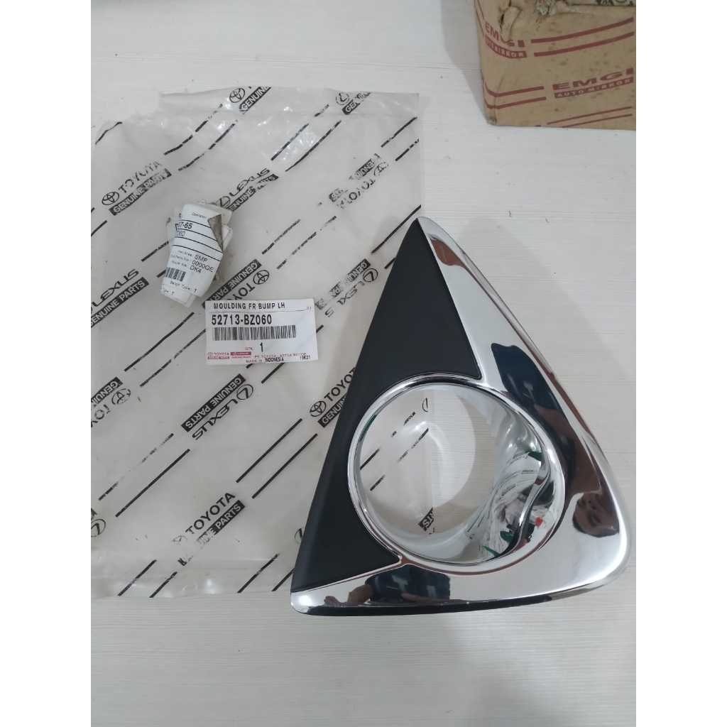 Cover Foglamp LEFT Kiri Agya 2015 Setengah Chrome / 52713-BZ060