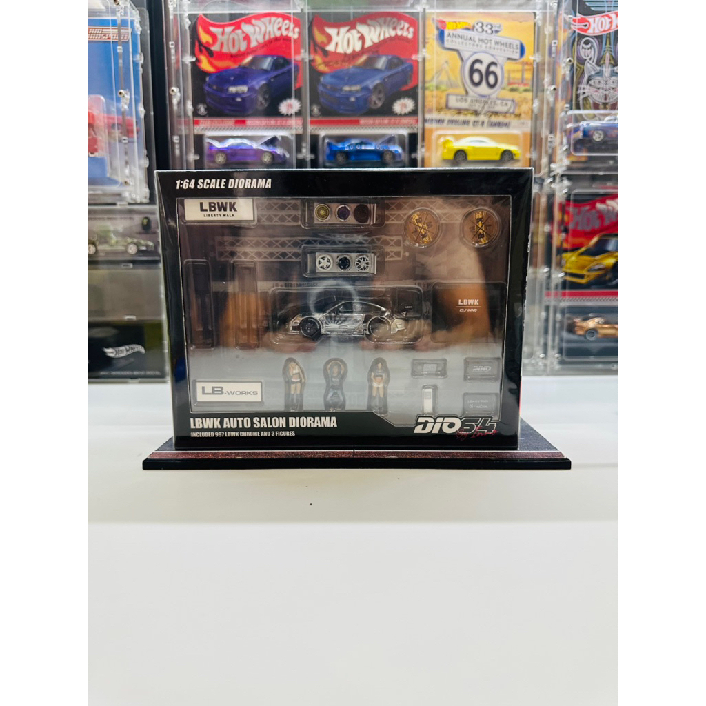 Inno64 Inno LBWK Auto Salon Diorama Included Porsche 997 LBWK Chrome & 3 Figures