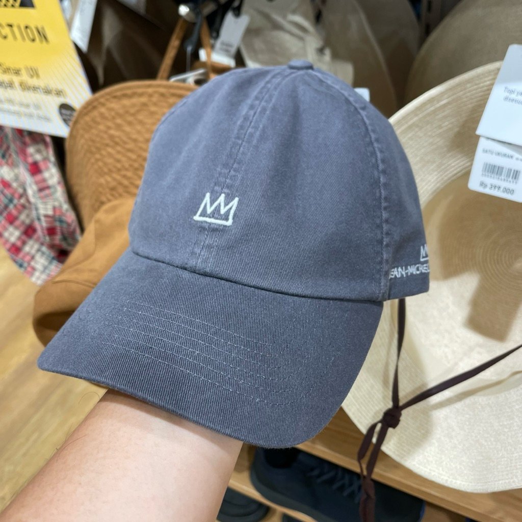 Topi Uniqlo Man JEAN MICHEL BASQUIAT dark gray