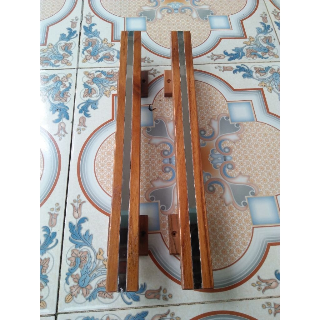 Tarikan pintu / Handle pintu kayu jati minimalis