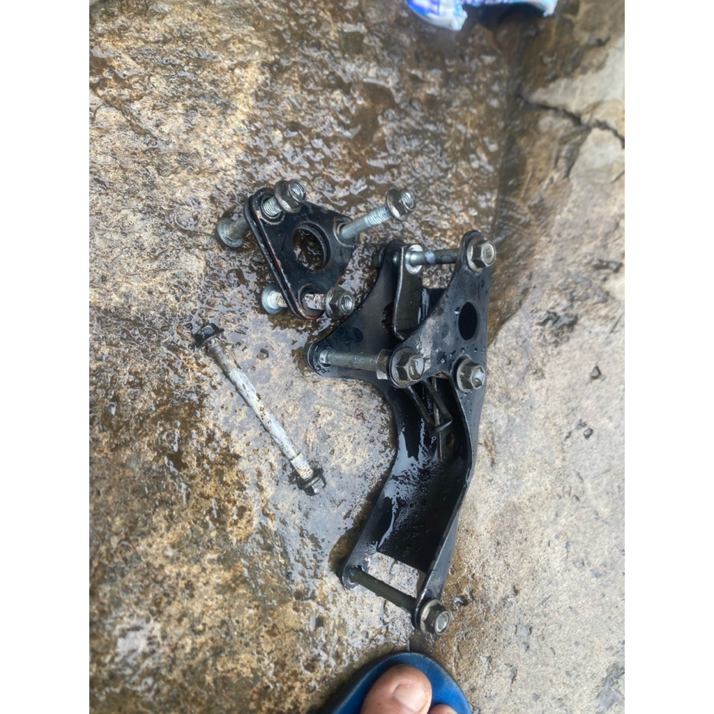 pangkon dudukan mesin thunder 250 original