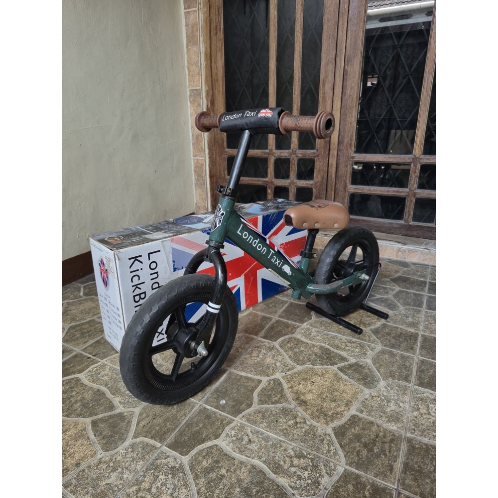 PRELOVED SEPEDA (BALANCE BIKE) LONDON TAXI
