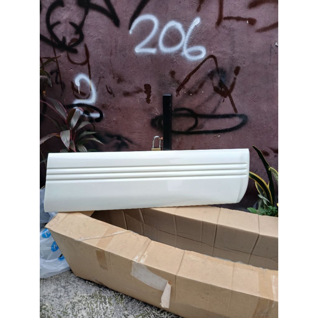 molding pintu depan kanan kijang krista