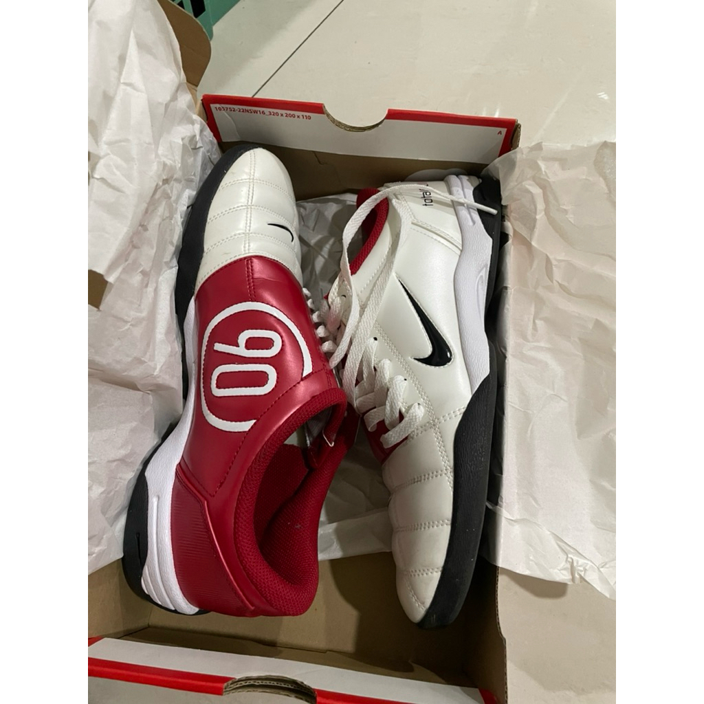 Sepatu Nike Total 90