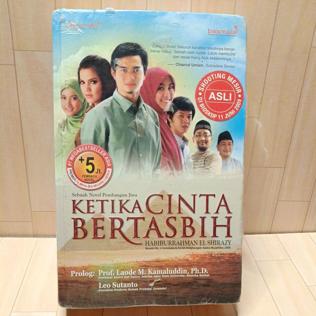 Novel ketika cinta bertasbih Segel original by habiburrahman el shirazy