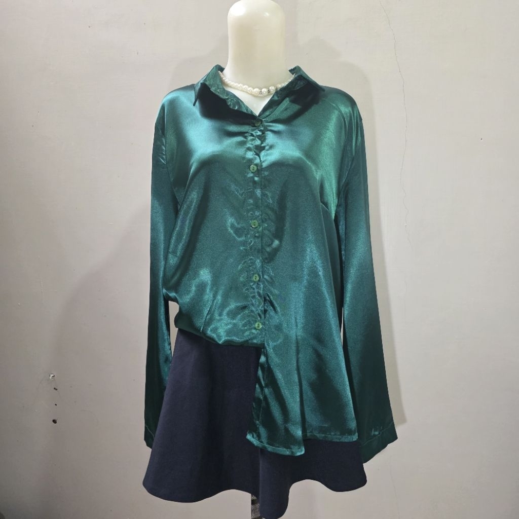 Kemeja Hijau Satin