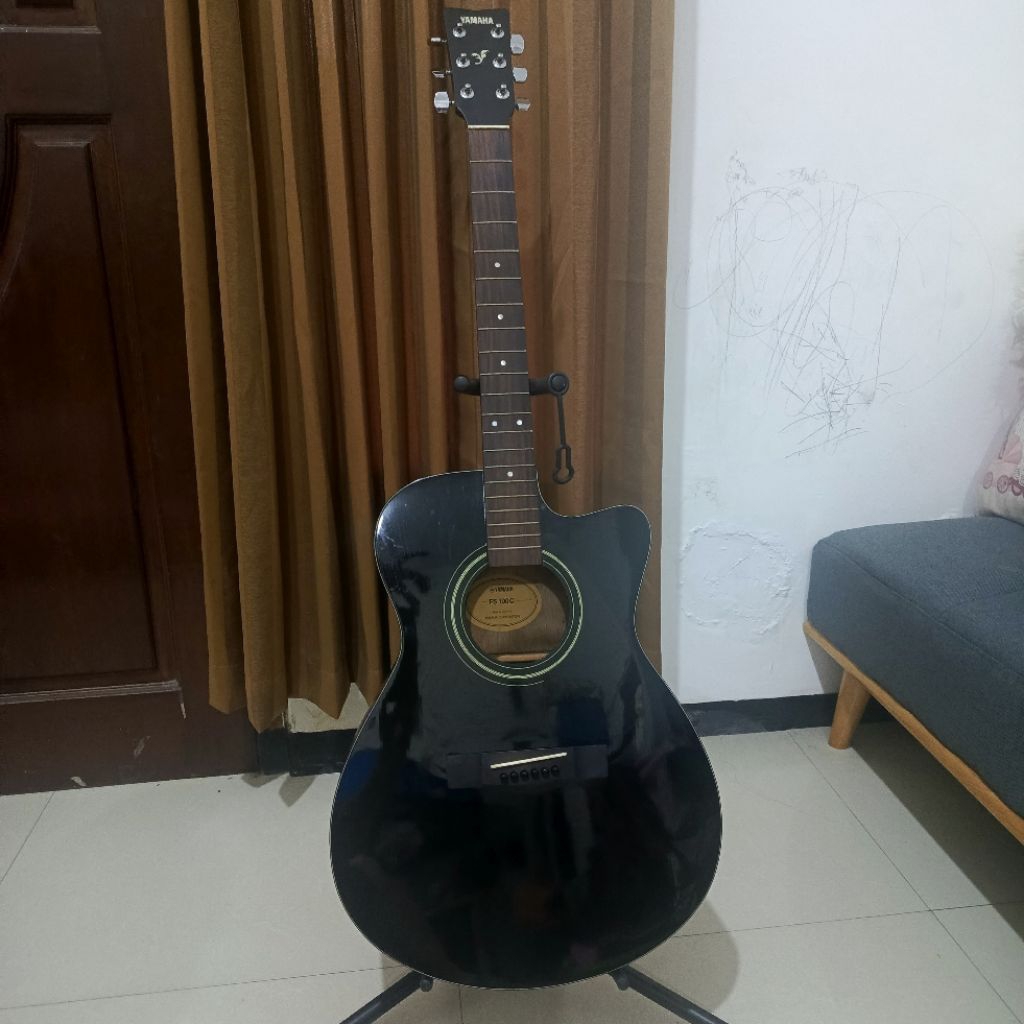 GITAR AKUSTIK YAMAHA FS 100C ORIGINAL HITAM BLACK FS100C FS 100 C BEKAS PRELOVE PRELOVED SECOND ACOU