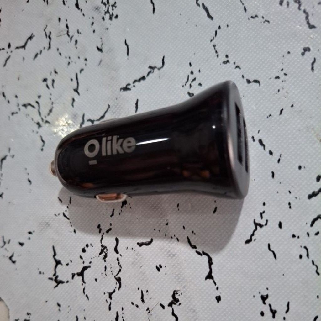olike charger hp di mobil (bisa untuk ngecas 2hp)