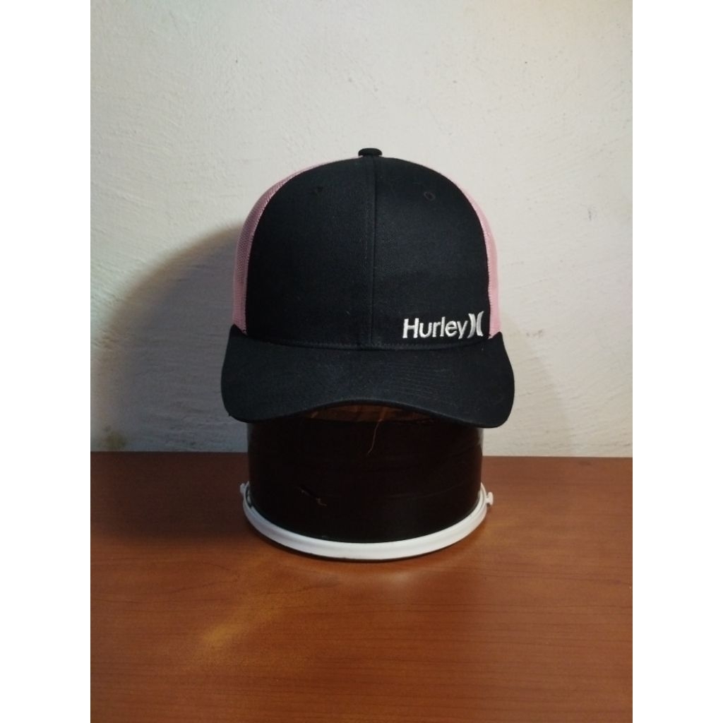 Topi Trucker Hurley x Classic Yupoong Black Pink